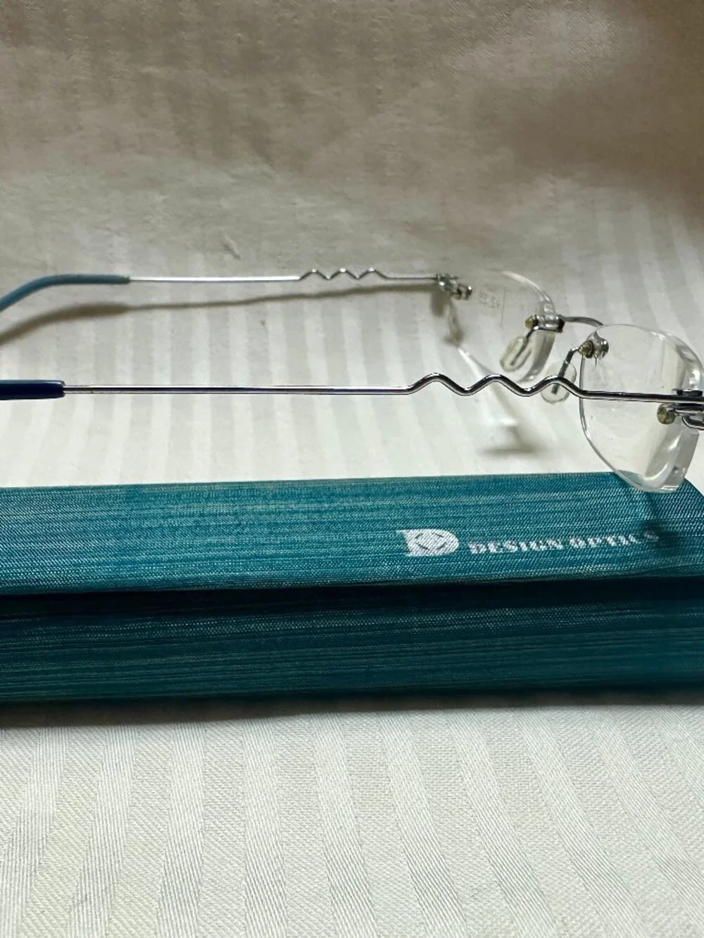 NEW W/HARD CASE! DESIGN OPTICS RIMLESS READERS +2.25 WITH SPRING HINGES
